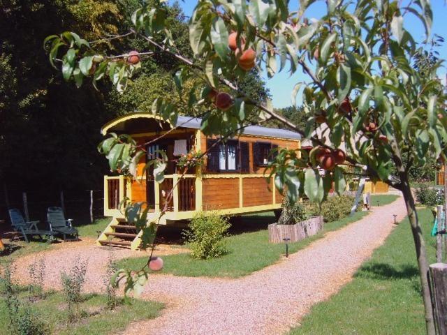 Les Roulottes De Maufront Hotel Ouagne Exterior photo